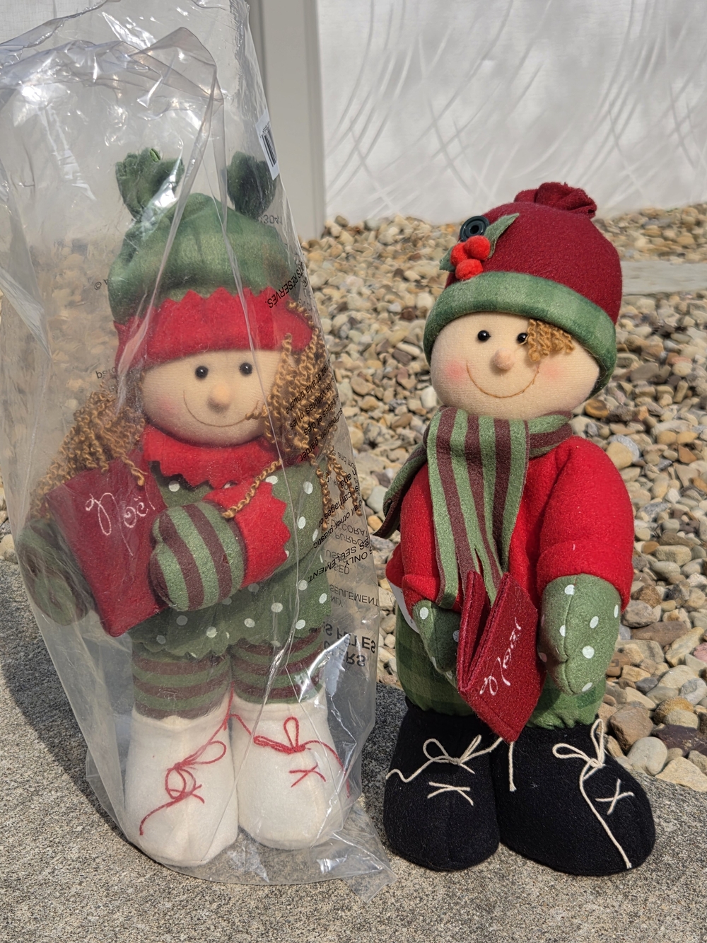 2005 Avon Holiday Christmas Carolers Boy & Girl Motion Activated Singing Dolls